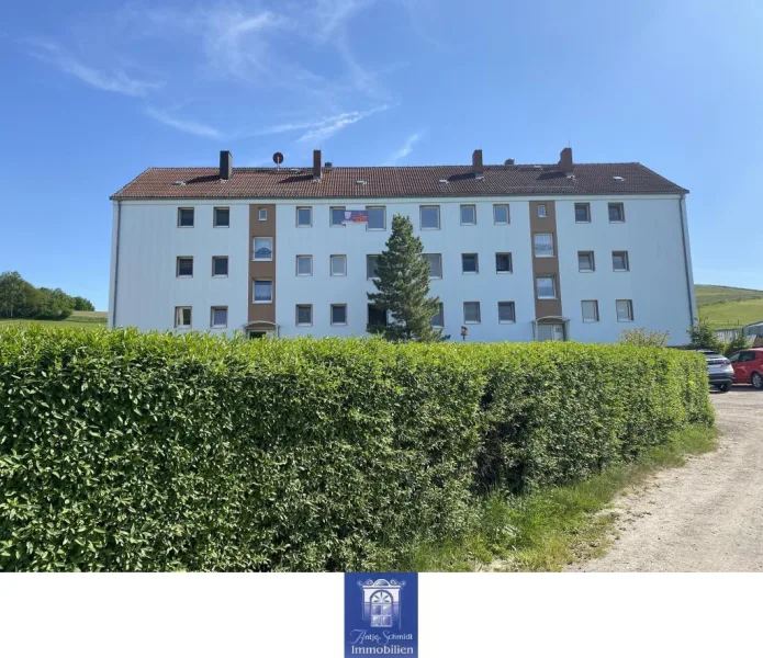 Hausansicht  - Wohnung mieten in Niederstriegis - Gepflegte 2-Zimmerwohnung in idyllischer Umgebung! Ruhig und grün!