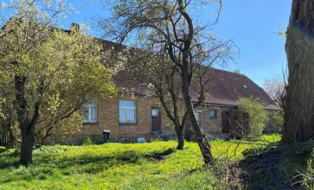 Hausansicht - Haus kaufen in Alt Sührkow - Großes Bauernhaus nahe Teterow in traumhafter Lage - ohne Provision