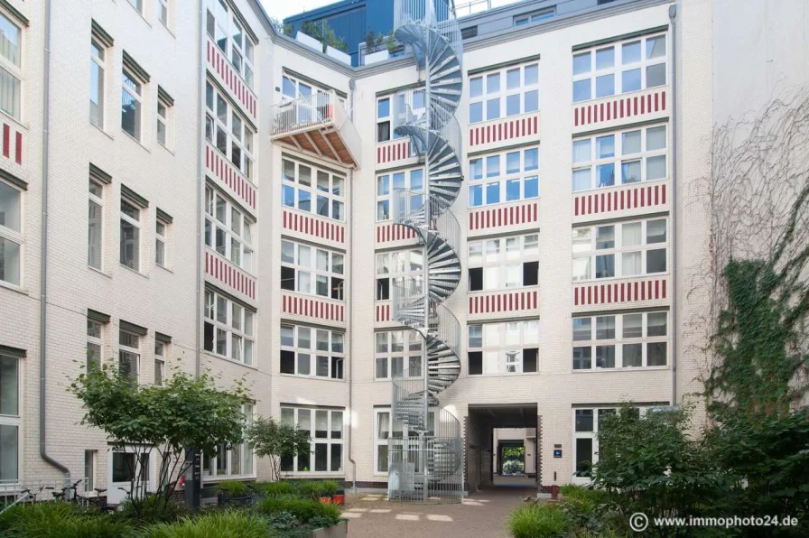 Gewerbehof - Büro/Praxis mieten in Berlin - 417m² teilbare Bürofläche mit 3 Eingängen am Paul-Lincke-Ufer