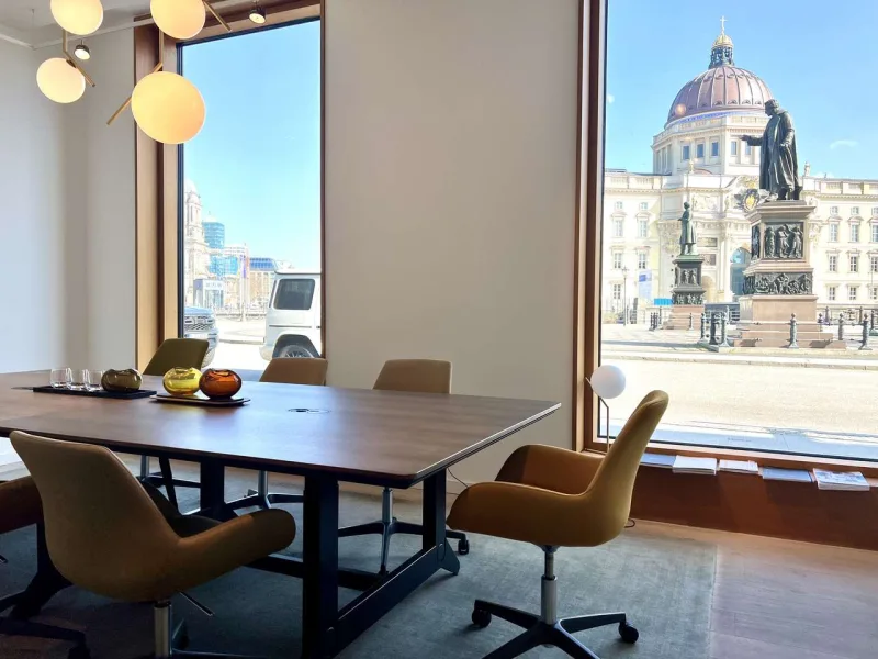 Blick auf das Forum - Büro/Praxis mieten in Berlin - Mitte - Exclusives kleines EG Hauptstadtbüro mit Blick auf Dom & Schloß