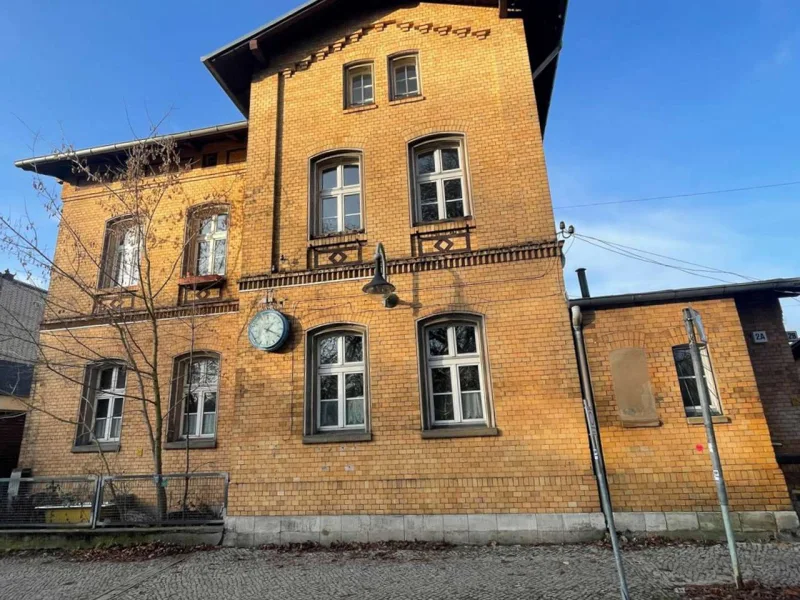 Haus Außenansicht - Wohnung mieten in Berlin - 6 WG-Zimmer in verspieltem Fachwerkhaus mit Garten