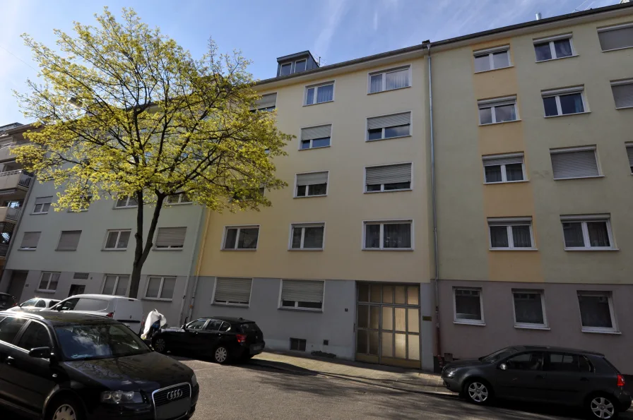 Straßenansicht - Wohnung kaufen in Nürnberg - Freie 3-Zi Whg., Garage möglich