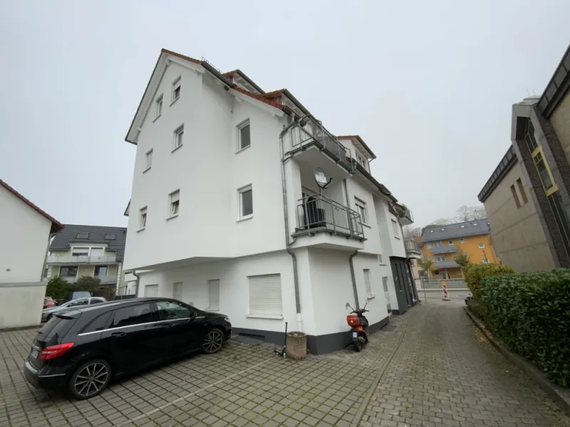 Hausansicht - Wohnung mieten in Wiesloch - GLOBAL INVEST SINSHEIM | Tolle, geräumige 3,5-Zimmer-Wohnung in Baiertal zu vermieten