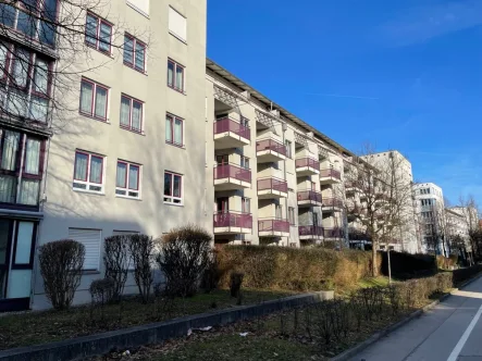  - Wohnung kaufen in Augsburg / Haunstetten - Kompakte Wohnung zum attraktiven Preis! Inklusive TG-Stellplatz!