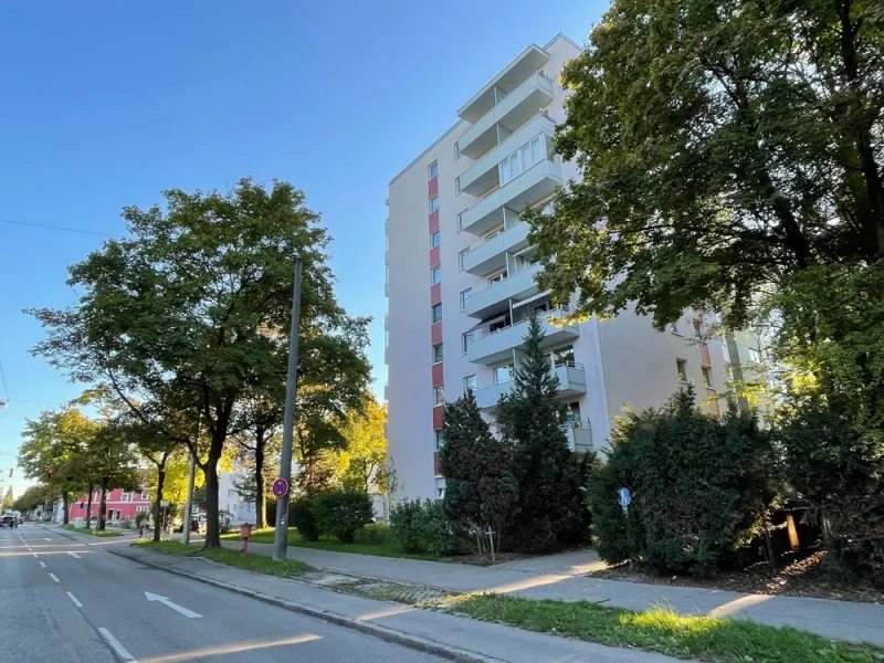  - Wohnung kaufen in Augsburg - FREI! 1 ZKB, Balkon in Lechhausen - Nahe Autobahnauffahrt A8 (München-Stuttgart)