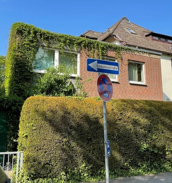 Hausansicht - Haus kaufen in Hamburg / Bergedorf - Vermietete Doppelhaushälfte in beliebter, zentraler Lage von Hamburg-Bergedorf