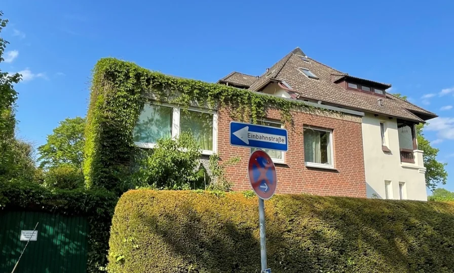 Hausansicht - Haus kaufen in Hamburg / Bergedorf - Vermietete Doppelhaushälfte in beliebter, zentraler Lage von Hamburg-Bergedorf
