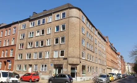 Straßenansicht - Wohnung kaufen in Kiel - Vermietete 3-Zimmer-Wohnung in Innenstadtnähe