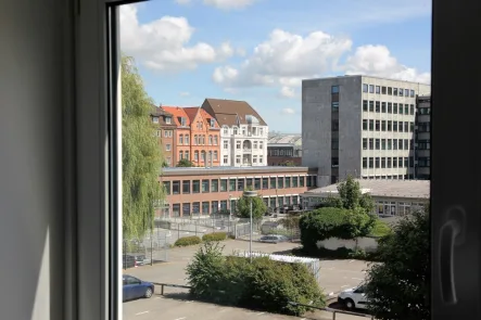Blick Richtung Hbf - Wohnung kaufen in Kiel - Vermietete Eigentumswohnung in direkter Nähe zum Sophienhof als Renditeobjekt