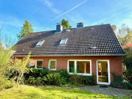 Ansicht Gartenseite - Haus kaufen in Flintbek - Viel Platz für die ganze Familie