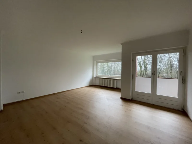 Wohnzimmer - Wohnung mieten in Kiel - Erstbezug nach Sanierung! 4 Zimmer Wohnung für 2 Personen