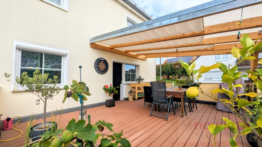 Außenbereich mit Terrasse über das Wohnzimmer erreichbar - Haus kaufen in Hüttlingen - Gepflegtes Einfamilienhaus in Hüttlingen