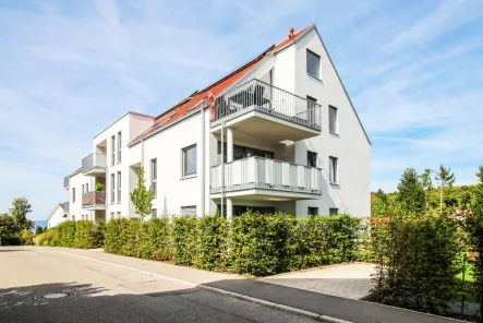 Hausansicht - Wohnung kaufen in Überlingen-Hödingen - Traumhafte 3-Zimmer-Wohnung und TG-Stellplatz in Überlingen-Hödingen!
