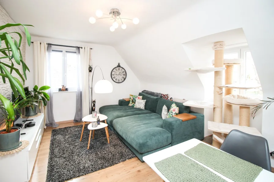 Wohnen/Essen Ansicht 1 - Wohnung kaufen in Rottweil - Reserviert! Modernisierte 3-Zimmer-Wohnung in sehr zentraler Lage Rottweils mit Garage!