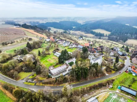 Ansicht auf Anwesen & die umliegende Gegend - Grundstück kaufen in Dornhan - Exklusives Anwesen im Schwarzwald - Ihr Traumprojekt für Gesundheit & Erholung