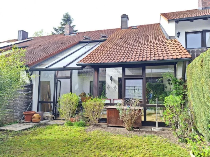 Südansicht - Haus kaufen in Neufahrn - + + + Blickfang Wintergarten + + + Den Traum vom eigenen Haus realisieren + + + 