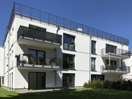 Blick vom Garten - Wohnung mieten in Lübeck / Sankt Jürgen - St. Jürgen-Palais: Neuwertige Wohnung mit Dachterrasse!