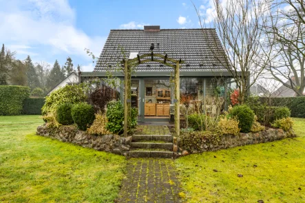 Objektansicht - Haus kaufen in Quickborn - Sanierungsbedürftiges Einfamilienhaus in der Quickborner Heide!