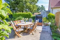 Terrassenfläche mit Blick in den Garten