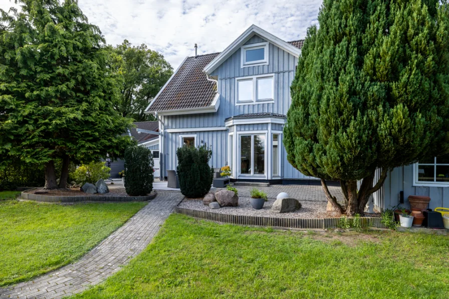 Gartenansicht - Haus kaufen in Langwedel - Familien-Traum in Feldrandlage - hochwertig ausgestattet und gepflegt