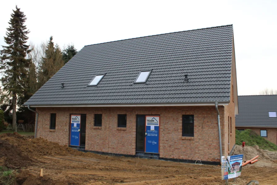  - Haus kaufen in Lütjenburg - Klamp - 8 Neubau-Doppelhaushälften in idyllischer Hinterland-Bebauung- einziehen und wohlfühlen -