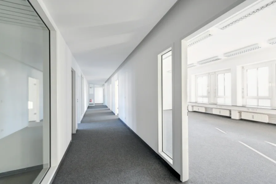 Flur - Büro/Praxis mieten in Unterföhring - STOCK - Isar-Au | Modern | Office