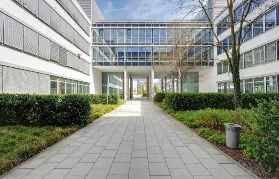 Aussenansicht - Büro/Praxis mieten in Unterföhring - STOCK - modern | Dachterrasse | Unterföhring