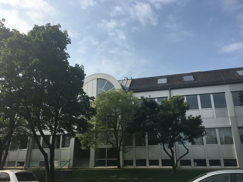 Fassade - Büro/Praxis mieten in München - STOCK | Münchner Osten | Fitnessstudio | helle Flächen