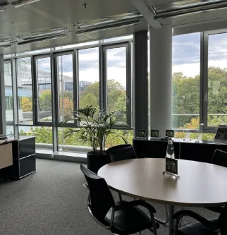 Büroansicht - Büro/Praxis mieten in München - STOCK - Office ready to rent | Kantine und Konferenzzone