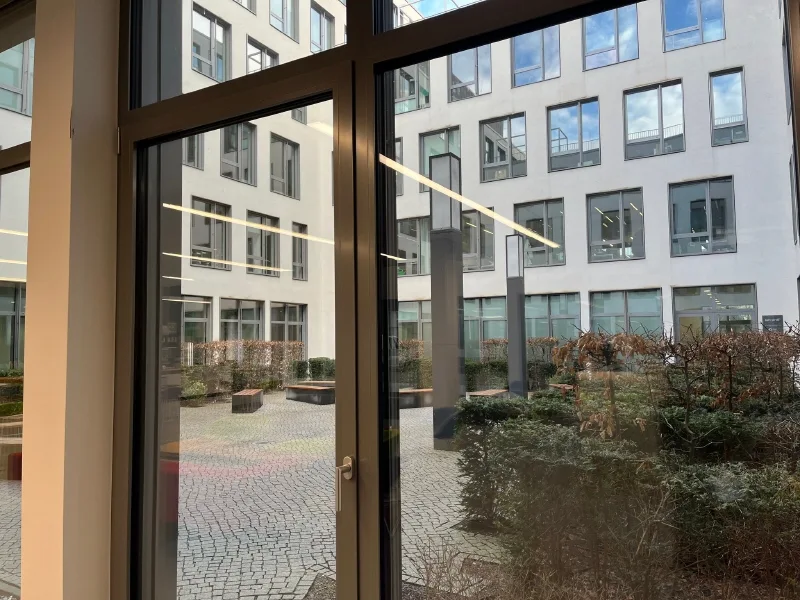 Ausblick Innenhof - Büro/Praxis mieten in München - STOCK – voll ausgestattet | Twin Yard | ab sofort