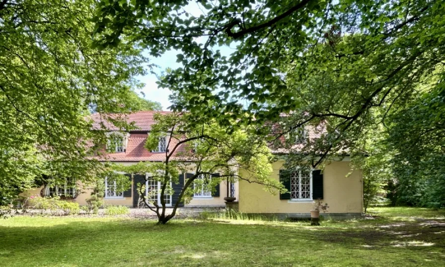 Außenansicht - Büro/Praxis mieten in München - Stock - Exklusive Solitärvilla | großer Garten | hell