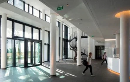 Empfangsbereich - Büro/Praxis mieten in Feldkirchen - STOCK - helle Flächen | Dachterrasse | Ladezonen