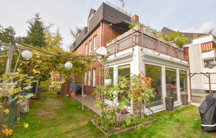 Hausansicht - Wohnung kaufen in Berlin - GEPFLEGTE MAISONETTE-WOHNUNG MIT GARTENZUGANG