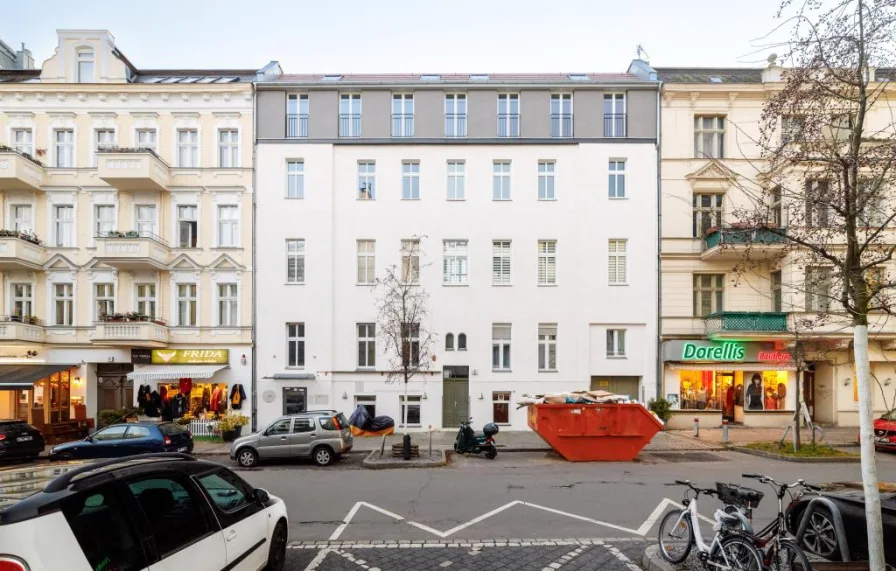 Hausansicht - Zinshaus/Renditeobjekt kaufen in Berlin - LEERSTEHENDE GEWERBEEINHEIT NUR WENIGE SCHRITTE ZUR SCHLOßSTRAßE