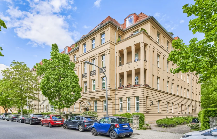 Hausansicht - Wohnung kaufen in Berlin - STILVOLLE ALTBAUWOHNUNG MIT BALKON IM SCHMARGENDORFER KIEZ