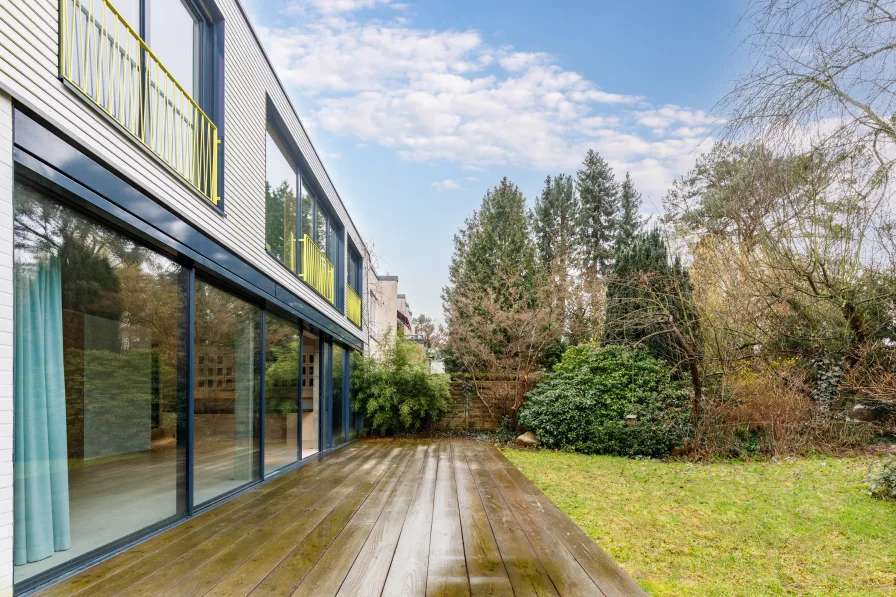 Terrasse - Haus kaufen in Berlin - AUßERGEWÖHNLICHE DESIGNER-VILLA NAHE HEINRICH-LAEHR-PARK