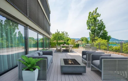 Terrasse - Haus kaufen in Baden-Baden - LUXURIÖSE NEUBAU-ZWEIFAMILIENVILLA MIT EIGENER TIEFGARAGEAM ANNABERG