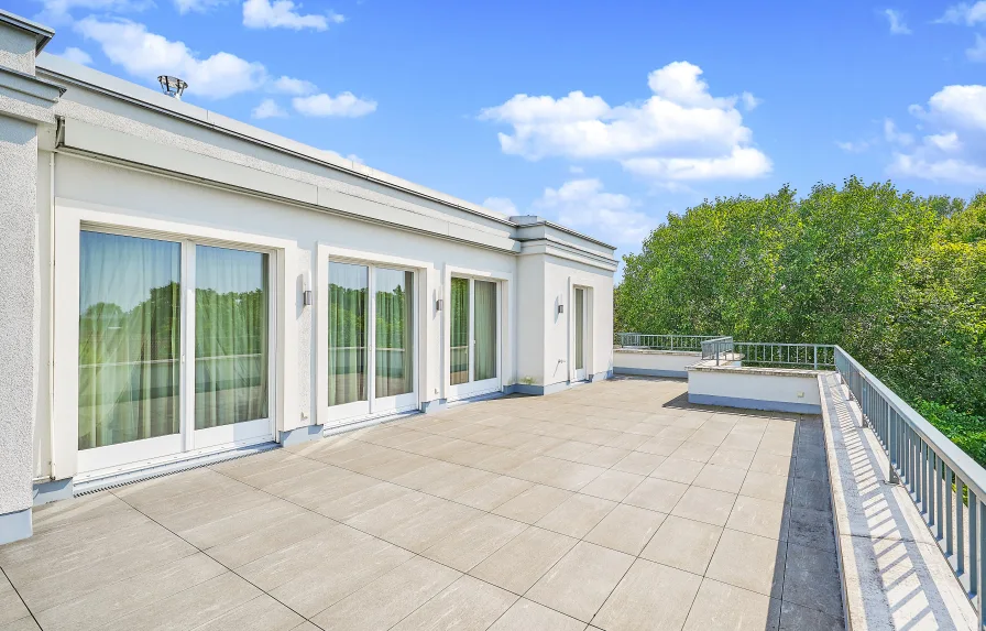 Terrasse - Wohnung kaufen in Berlin - LUXURIÖSES PENTHOUSE MIT DACHTERRASSEIM DIPLOMATENPARK