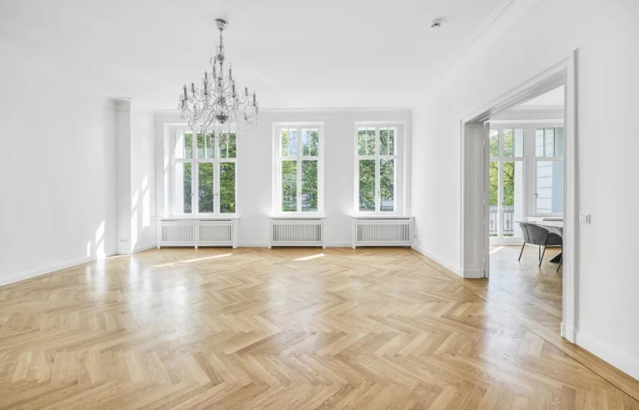 Wohnzimmer - Wohnung kaufen in Berlin - LUXURIÖSE WOHNUNG IM SANIERTEN ALTBAU NUR WENIGE SCHRITTE ZUM KU'DAMM