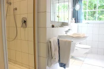 Badezimmer mit Dusche