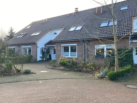 Außenansicht - Haus kaufen in Bad Segeberg - Modernes und großzugiges Reihenhaus in ruhiger Lage.