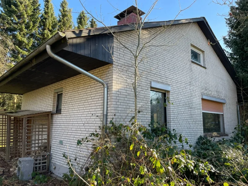 Außenansicht 1 - Haus kaufen in Langwedel - Sanierungsbedürftiges Wochenendhaus in direkter Nähe zum Brahmsee