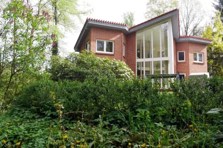 Hausansicht - Haus kaufen in Buchholz in der Nordheide - Architektenhaus - Wohnen und Arbeiten mit Blick ins Grüne