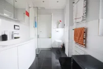 Modernes Badezimmer