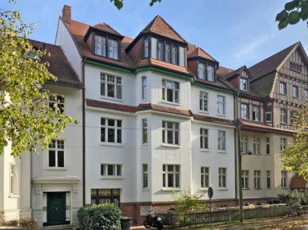 Hausansicht Straßenseite - Haus kaufen in Greifswald - Attraktives Investment im Herzen der Stadt
