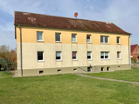 Hausansicht - Wohnung mieten in Lindetal / Leppin - Charmante Mietwohnung in ruhiger Lage