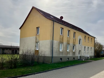 Hausansicht - Wohnung mieten in Lindetal / Leppin - 2-Zimmer Mietwohnung nahe Neubrandenburg