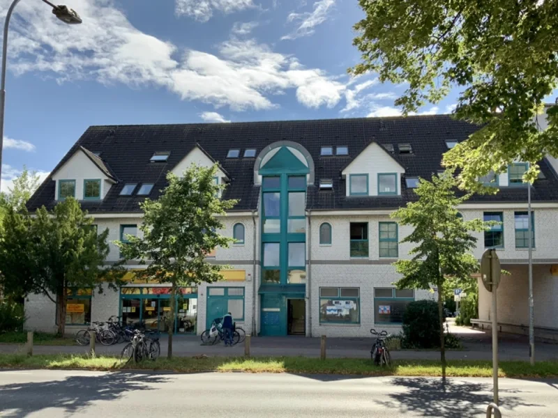 Hausansicht von der Straße - Wohnung kaufen in Greifswald - Apartment in zentraler Lage für Kapitalanleger