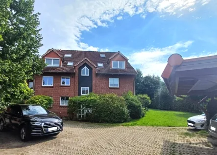 Blick zum Haus - Wohnung kaufen in Neubrandenburg / Broda - Komfortable Maisonette in begehrter Wohngegend