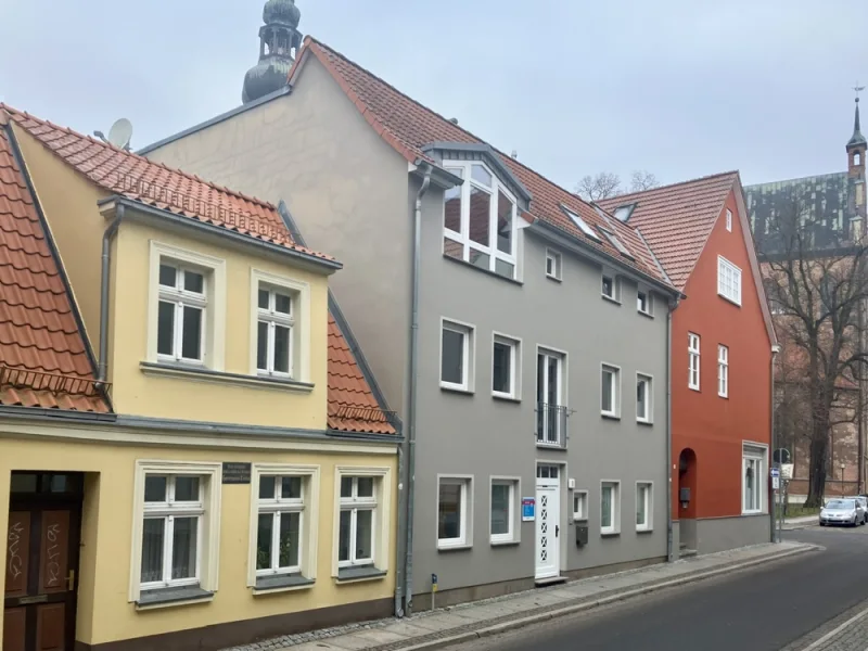 Hausansicht Straßenseite - Haus kaufen in Greifswald - Stilvolles Stadthaus in bester Lage am Wall